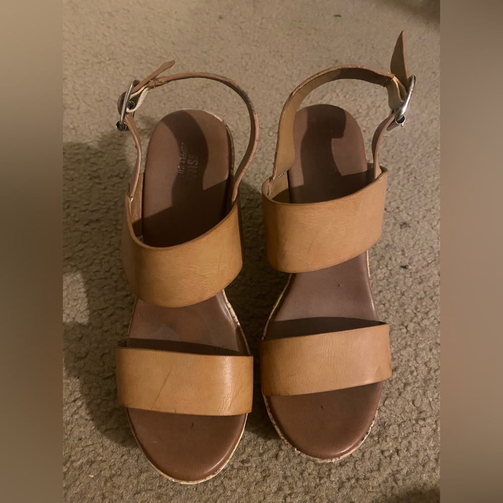 Tan wedges